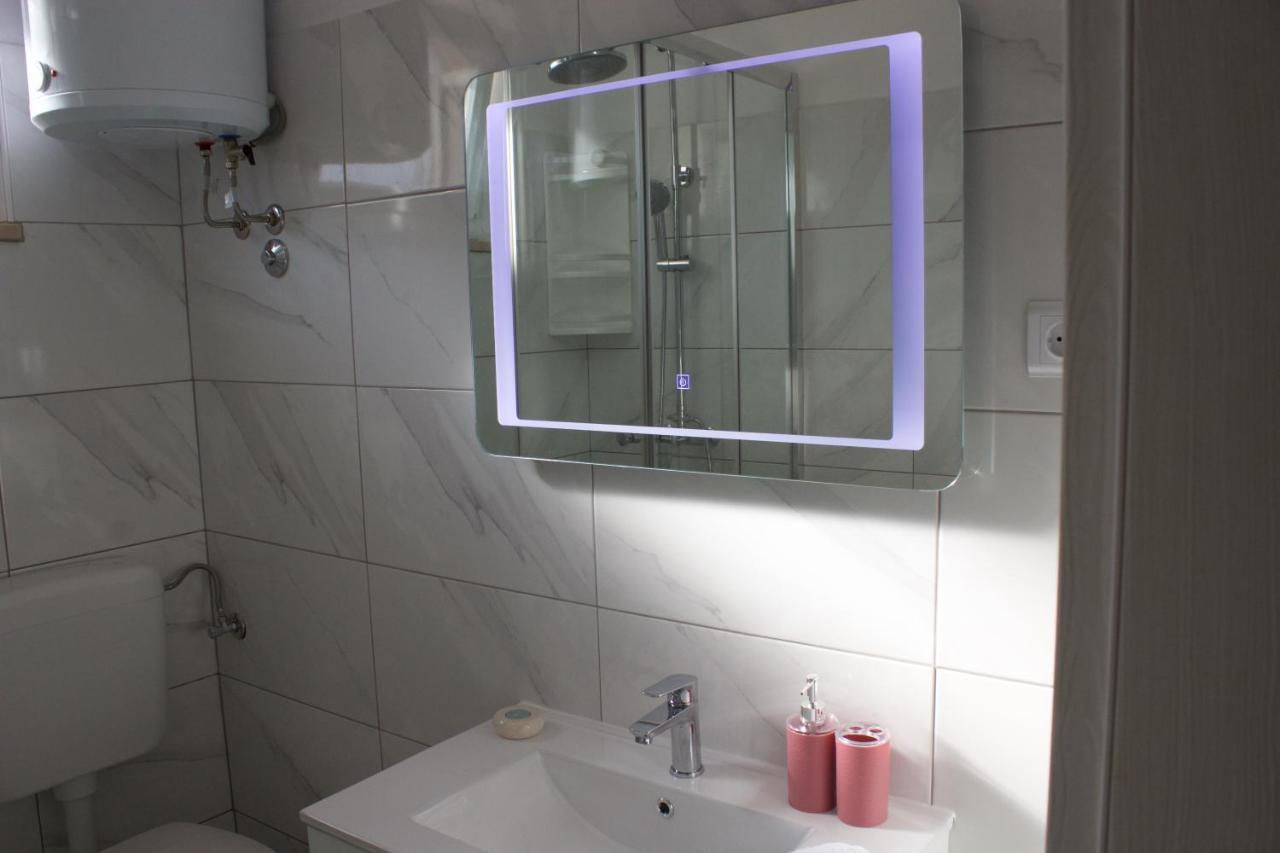 Apartmani Bauk Pucisca Exterior foto