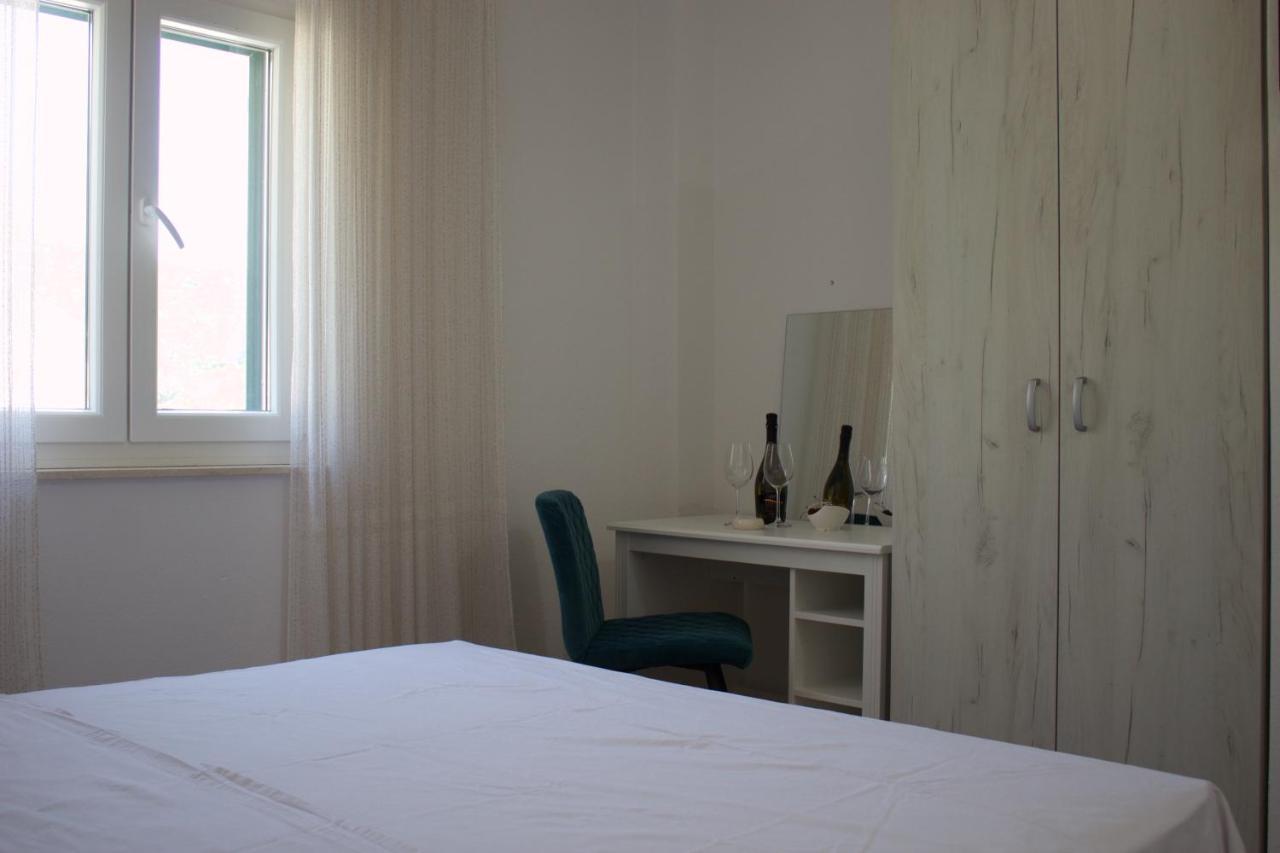 Apartmani Bauk Pucisca Exterior foto