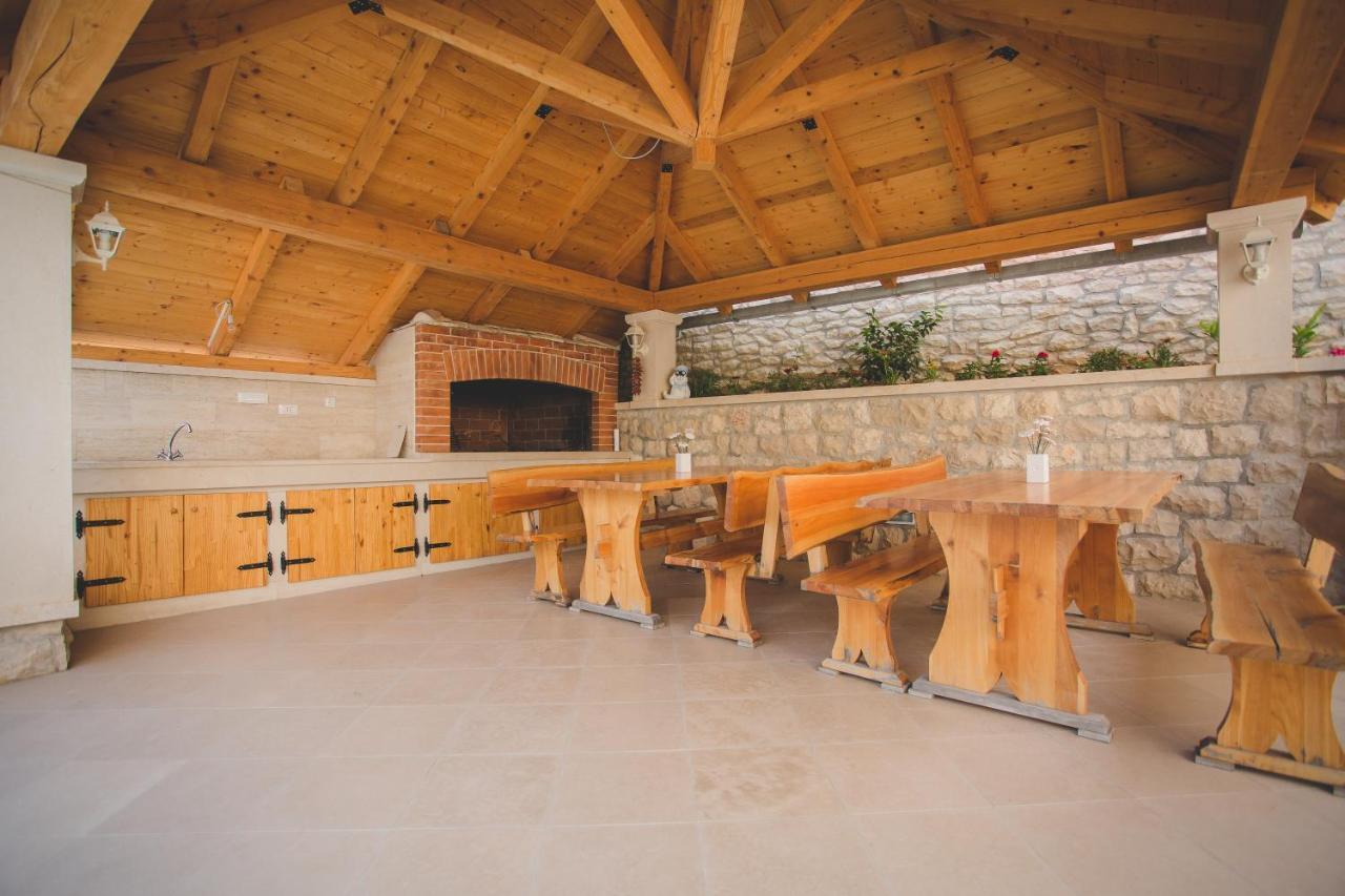 Apartmani Bauk Pucisca Exterior foto