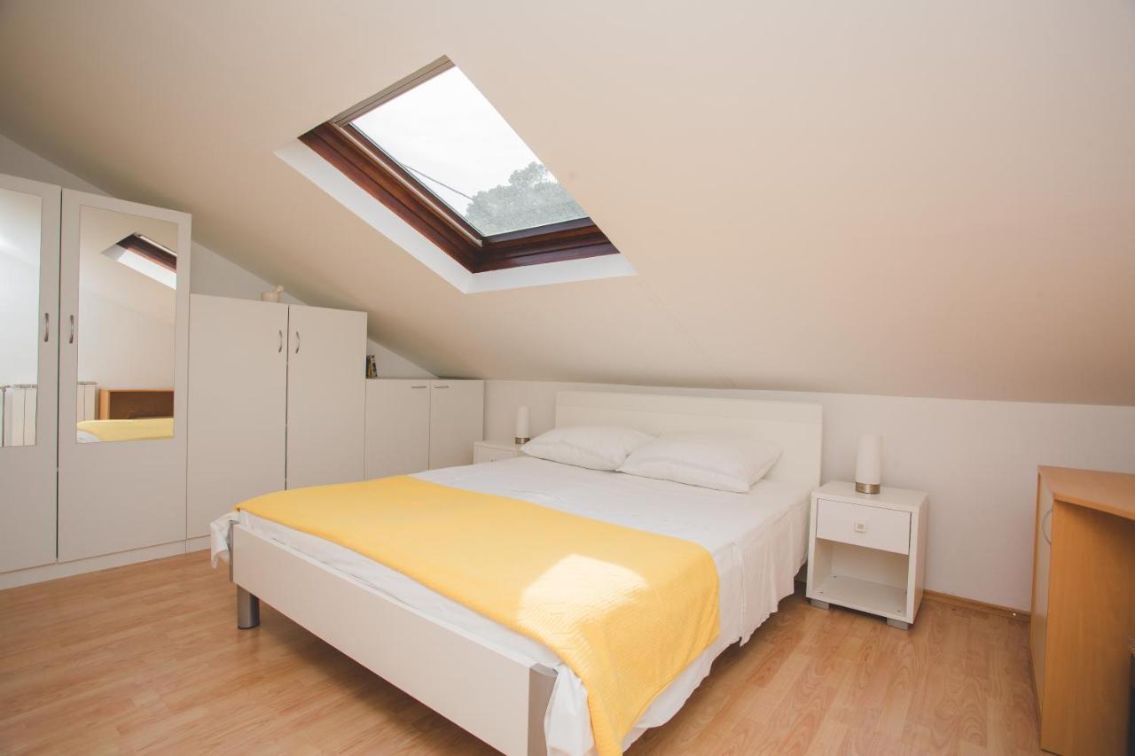 Apartmani Bauk Pucisca Exterior foto